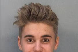 Cảnh sát Miami chụp ảnh Justin Bieber lưu hồ sơ sau khi tiến hành bắt giữ (Nguồn: Billboard)