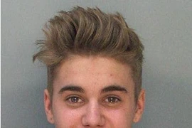 Cảnh sát Miami chụp ảnh Justin Bieber lưu hồ sơ sau khi tiến hành bắt giữ (Nguồn: Billboard)
