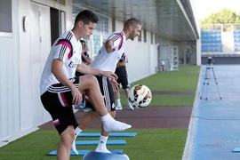 Tân binh James Rodriguez lần đầu tập cùng Real Madrid