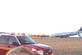 Hành khách thi nhau “tự sướng” khi máy bay gặp nạn