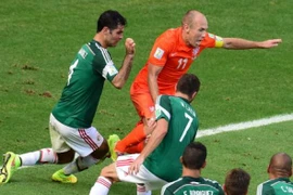 Robben thừa nhận đã ăn vạ để kiếm penalty ở trận gặp Mexico