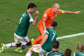 Robben thừa nhận đã ăn vạ để kiếm penalty ở trận gặp Mexico
