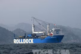 Cận cảnh tàu ngầm Kilo Hà Nội tại vịnh Cam Ranh