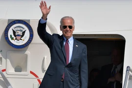 Phó Tổng thống Mỹ trấn an các đồng minh Hungary và Séc 