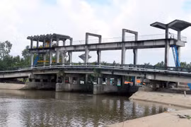 Cống Lình Huỳnh xã Lình Huỳnh, huyện Hòn Đất ngăn mặn, giữ ngọt cho vùng ven biển Tứ giác Long Xuyên. (Ảnh: Lê Huy Hải/TTXVN)