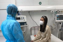 Bệnh nhân N.T.T đang cách ly và điều trị tại Bệnh viện đa khoa tỉnh Thanh Hóa. (Ảnh: Hoa Mai/TTXVN)