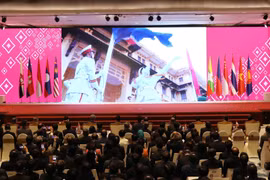 Trình chiếu video giới thiệu về Việt Nam tại lễ bàn giao chức Chủ tịch ASEAN năm 2020 cho Việt Nam. (Ảnh: Thống Nhất/TTXVN)