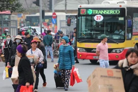 Hàng ngàn người dân sinh sống và làm việc tại Hà Nội bắt đầu rời thành phố về quê nghỉ Tết Canh Tý 2020. (Ảnh: Thành Đạt/TTXVN)