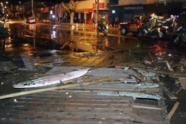 Nhiều ngôi nhà bị hư hại sau trận động đất. (Nguồn: AP)