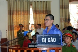 Bị cáo Vi Văn Hai trước vành móng ngựa. (Ảnh: Tá Chuyên/TTXVN)