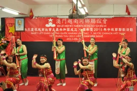 Tiết mục văn nghệ do bà con người Việt tại Macau tự biên tự diễn. (Ảnh: Xuân Tuấn-Đức Nam/Vietnam+)