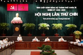 Phó Bí thư Thành ủy, Chủ tịch HĐND Thành phố Hồ Chí Minh Nguyễn Thị Lệ thông qua Chương trình Hội nghị. (Ảnh: Tiến Lực/TTXVN)