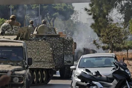 Binh sỹ Liban được triển khai tới hiện trường vụ đấu súng tại khu vực Tayouneh ở thủ đô Beirut ngày 14/10. (Ảnh: AFP/ TTXVN)