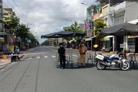 Phường Long Thạnh, Hậu Giang lập chốt phòng, chống dịch COVID-19 khi thực hiện Chỉ thị 16 của Thủ tướng Chính phủ vào cuối tháng 9. (Ảnh: Thanh Sang/TTXVN)