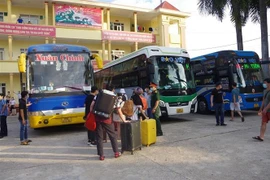 Công dân hoàn thành cách ly tại Hưng Yên. (Ảnh: Đinh Tuấn/TTXVN)