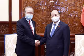 Chủ tịch nước Nguyễn Xuân Phúc tiếp Đại sứ Algeria chào từ biệt. (Ảnh: Thống Nhất/TTXVN)