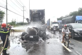 Lực lượng chữa cháy đã kịp thời dập tắt vụ cháy. (Ảnh: TTXVN phát)