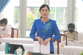 Bà Nguyễn Thị Hoàng, Phó Chủ tịch UBND tỉnh Đồng Nai phát biểu tại cuộc họp. (Ảnh: Công Phong/TTXVN)