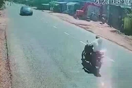 [Video] Long An: Xe máy đâm trực diện ô tô, một người tử vong tại chỗ