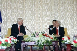 Chủ tịch UBND TP Hồ Chí Minh Lê Hoàng Quân hội kiến Tổng thống Cộng hòa Iceland Ólafur Ragnar Grímsson đang trong chuyến thăm cấp Nhà nước Việt Nam. (Ảnh: Thanh Vũ/TTXVN)