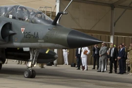 Máy bay chiến đấu Mirage 2000 của quân đội Pháp chuẩn bị cất cánh từ căn cứ không quân ở Jordan ngày 12/10. (Nguồn: AFP/TTXVN)