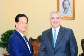 Thủ tướng Nguyễn Tấn Dũng tiếp Công tước xứ York - Hoàng tử Andrew, Liên hiệp Vương quốc Anh và Bắc Ireland. (Ảnh: Thống Nhất/TTXVN)