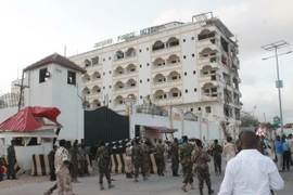 Tòa khách sạn Jazeera Palace bị phá hủy sau vụ đánh bom. (Nguồn: AFP/TTXVN)