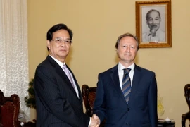 Thủ tướng Nguyễn Tấn Dũng tiếp Đại sứ, Trưởng đại diện Phái đoàn Liên minh châu Âu tại Việt Nam Bruno Angelet. (Ảnh: Đức Tám/TTXVN)