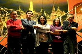 Các Đại sứ ASEAN tại CH Séc chụp ảnh chung tại chương trình. (Ảnh: Trần Quang Vinh/TTXVN)