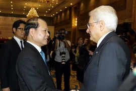 Phó Thủ tướng Vũ Văn Ninh đón Tổng thống Italy Sergio Mattarella dự hội nghị Đối thoại chiến lược Việt Nam-Italy. (Ảnh: Thanh Vũ/TTXVN)