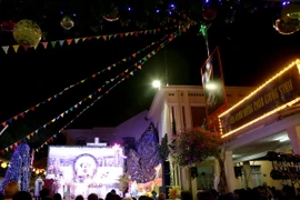 Đón mừng Giáng sinh tại Nhà thờ An Hội (Ninh Kiều, Cần Thơ). (Ảnh: Duy Khương/TTXVN)