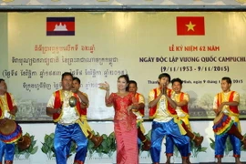 Chương trình văn nghệ kỷ niệm ngày Độc lập Vương quốc Campuchia. (Ảnh: Thanh Vũ/TTXVN)