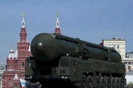 Tên lửa đạn đạo xuyên lục địa Topol của Nga trong cuộc tổng duyệt trên Quảng trường Đỏ. (Nguồn: AFP/TTXVN)