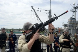 Binh sỹ hải quân Philippines và Mỹ tham gia tập trận ở Palawan ngày 23/6. (Nguồn: AFP/TTXVN)