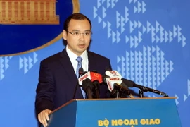 Nguời Phát ngôn Bộ Ngoại giao Lê Hải Bình phát biểu tại buổi họp báo. (Ảnh: Phạm Kiên/TTXVN)