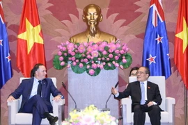 Chủ tịch Quốc hội Nguyễn Sinh Hùng tiếp Thủ tướng New Zealand John Key sang thăm chính thức Việt Nam. (Ảnh: An Đăng/TTXVN)