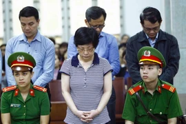 Bị cáo Châu Thị Thu Nga nghe tuyên án. (Ảnh: An Đăng/TTXVN)