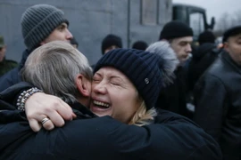 Ukraine và lực lượng miền Đông trao đổi tù binh lớn nhất kể từ năm 2014. (Nguồn: Reuters/TTXVN)