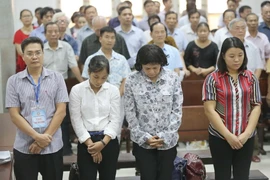 Các bị cáo trước vành móng ngựa. (Ảnh: Doãn Tấn/TTXVN)