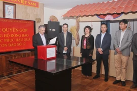 Đại sứ Nguyễn Hoài Dương phát biểu tại lễ quyên góp ủng hộ đồng bào khắc phục hậu quả cơn bão số 12. (Ảnh: Việt Hùng/Vietnam+)