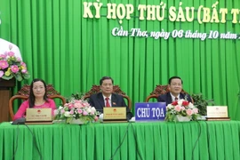 Chủ tọa điều hành kỳ họp. (Ảnh: Ngọc Thiện/TTXVN)