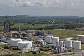 Công ty TNHH một thành viên Lọc hóa dầu Bình Sơn quản lý, vận hành sản xuất kinh doanh Nhà máy lọc dầu Dung Quất. (Nguồn: TTXVN)