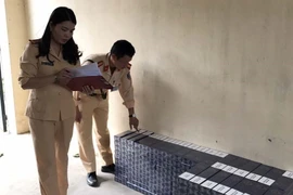 Tang vật một vụ vận chuyển thuốc lá lậu. (Ảnh: Trịnh Duy Hưng/TTXVN)