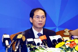 Thứ trưởng Bộ Ngoại giao Bùi Thanh Sơn, Chủ tịch SOM APEC 2017 phát biểu. (Ảnh: An Đăng/TTXVN)