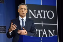 Tổng Thư ký NATO Jens Stoltenberg phát biểu trong cuộc họp báo tại Brussels, Bỉ ngày 9/11. (Nguồn: AFP/TTXVN)