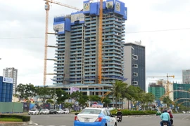 Công trình xây dựng trên đường Võ Nguyên Giáp, quận Sơn Trà, Đà Nẵng. (Ảnh: Đinh Văn Nhiều/TTXVN)