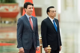 Thủ tướng Canada Justin Trudeau (trái) và Thủ tướng Trung Quốc Lý Khắc Cường. (Nguồn: Getty Images)