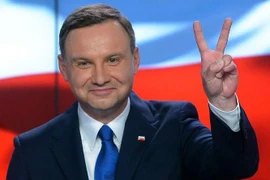 [Infographics] Thông tin cơ bản về Tổng thống Ba Lan Andrzej Duda