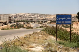 Quang cảnh cửa ngõ thị trấn Khan Sheikhun ở tỉnh Idlib, Syria ngày 12/7. (Nguồn: AFP/TTXVN)