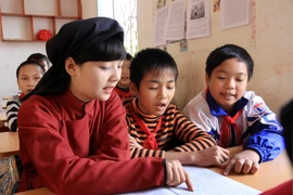 Giờ học hát Xoan của học sinh Trường trung học cơ sở Kim Đức, thành phố Việt Trì, tỉnh Phú Thọ. (Ảnh: Trung Kiên/TTXVN)